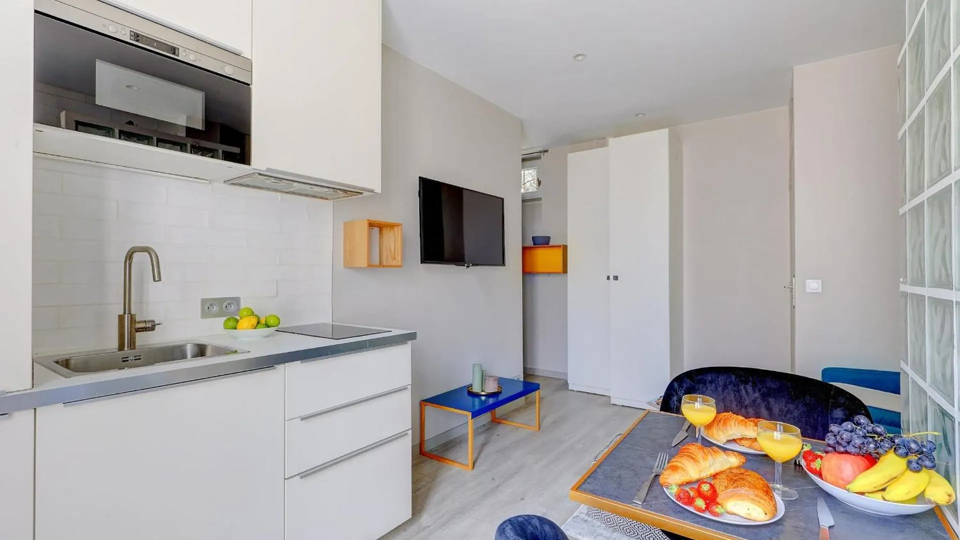 Eiffel Tower & 7th Arrondissement - Cityapartmentstay