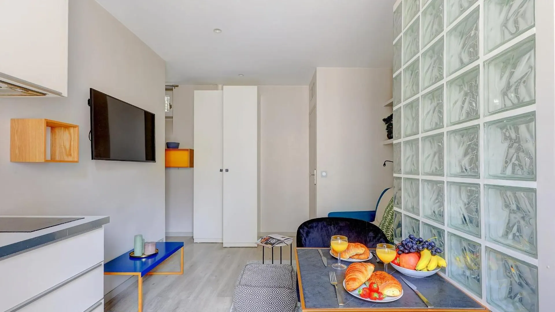 Eiffel Tower & 7th Arrondissement - Cityapartmentstay Apartament Paryż